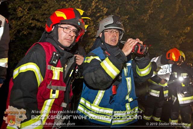 20190512 Großbrand mit gefährlichen Detonationen bei einem Autohaus im Gewerbegebiet Tribuswinkel-Oeynhausen   Foto: © Stefan Schneider