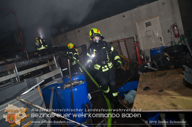 20190512 Großbrand mit gefährlichen Detonationen bei einem Autohaus im Gewerbegebiet Tribuswinkel-Oeynhausen   Foto: © Stefan Schneider