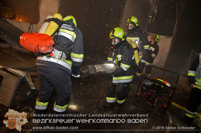 20190512 Großbrand mit gefährlichen Detonationen bei einem Autohaus im Gewerbegebiet Tribuswinkel-Oeynhausen   Foto: © Stefan Schneider