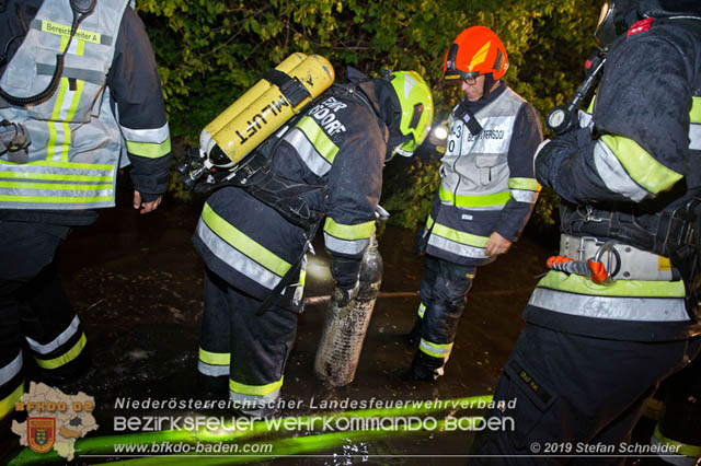 20190512 Großbrand mit gefährlichen Detonationen bei einem Autohaus im Gewerbegebiet Tribuswinkel-Oeynhausen   Foto: © Stefan Schneider