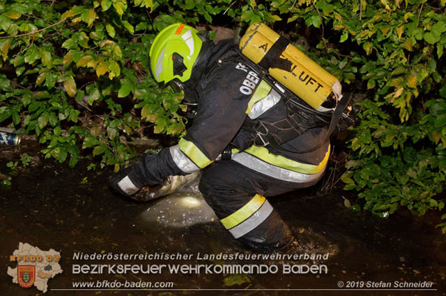 20190512 Großbrand mit gefährlichen Detonationen bei einem Autohaus im Gewerbegebiet Tribuswinkel-Oeynhausen Foto: © Stefan Schneider 20190512 Großbrand mit gefährlichen Detonationen bei einem Autohaus im Gewerbegebiet Tribuswinkel-Oeynhausen Foto: © Stefan Schneider
