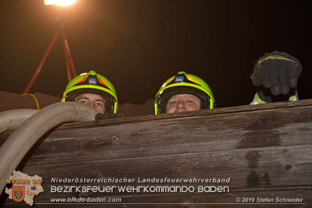 20190512 Großbrand mit gefährlichen Detonationen bei einem Autohaus im Gewerbegebiet Tribuswinkel-Oeynhausen   Foto: © Stefan Schneider