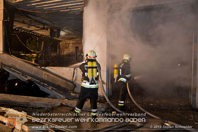 20190512 Großbrand mit gefährlichen Detonationen bei einem Autohaus im Gewerbegebiet Tribuswinkel-Oeynhausen   Foto: © Stefan Schneider