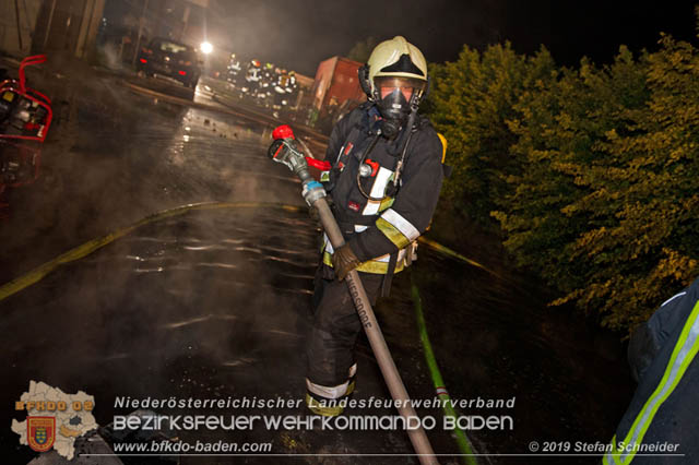 20190512 Großbrand mit gefährlichen Detonationen bei einem Autohaus im Gewerbegebiet Tribuswinkel-Oeynhausen   Foto: © Stefan Schneider