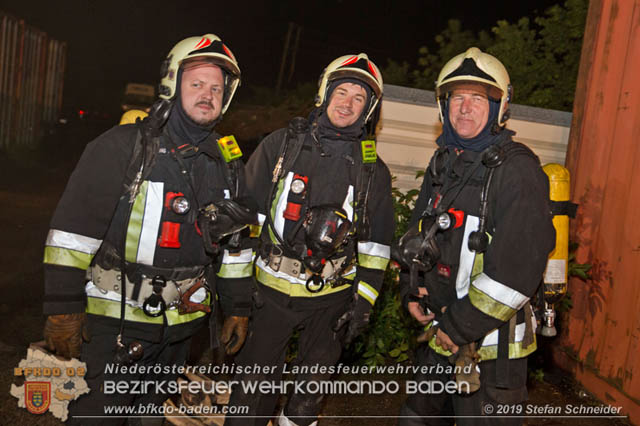 20190512 Großbrand mit gefährlichen Detonationen bei einem Autohaus im Gewerbegebiet Tribuswinkel-Oeynhausen   Foto: © Stefan Schneider