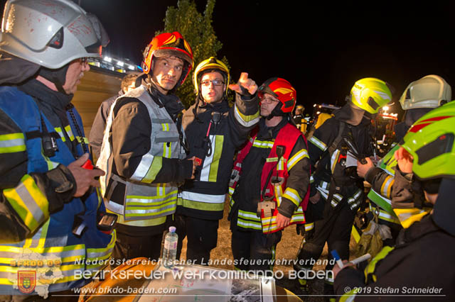 20190512 Großbrand mit gefährlichen Detonationen bei einem Autohaus im Gewerbegebiet Tribuswinkel-Oeynhausen   Foto: © Stefan Schneider