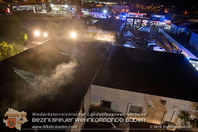 20190512 Großbrand mit gefährlichen Detonationen bei einem Autohaus im Gewerbegebiet Tribuswinkel-Oeynhausen   Foto: © Stefan Schneider