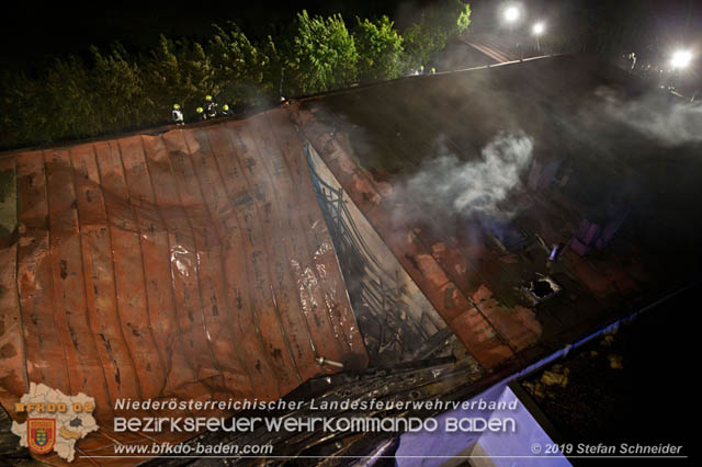 20190512 Großbrand mit gefährlichen Detonationen bei einem Autohaus im Gewerbegebiet Tribuswinkel-Oeynhausen   Foto: © Stefan Schneider