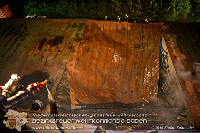 20190512 Großbrand mit gefährlichen Detonationen bei einem Autohaus im Gewerbegebiet Tribuswinkel-Oeynhausen Foto: © Stefan Schneider 20190512 Großbrand mit gefährlichen Detonationen bei einem Autohaus im Gewerbegebiet Tribuswinkel-Oeynhausen Foto: © Stefan Schneider
