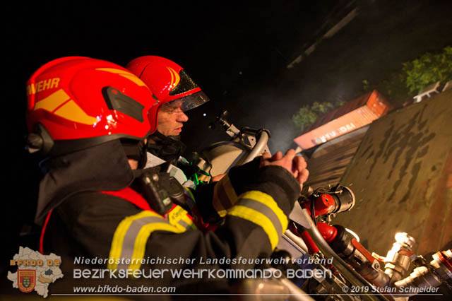 20190512 Großbrand mit gefährlichen Detonationen bei einem Autohaus im Gewerbegebiet Tribuswinkel-Oeynhausen   Foto: © Stefan Schneider