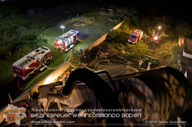 20190512 Großbrand mit gefährlichen Detonationen bei einem Autohaus im Gewerbegebiet Tribuswinkel-Oeynhausen   Foto: © Stefan Schneider