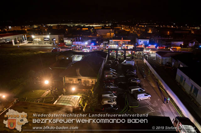 20190512 Großbrand mit gefährlichen Detonationen bei einem Autohaus im Gewerbegebiet Tribuswinkel-Oeynhausen   Foto: © Stefan Schneider