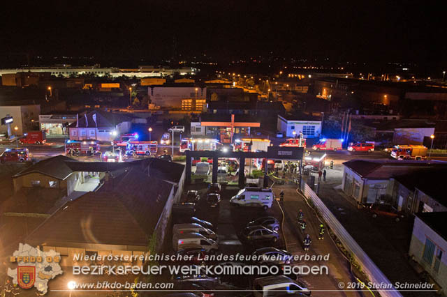 20190512 Großbrand mit gefährlichen Detonationen bei einem Autohaus im Gewerbegebiet Tribuswinkel-Oeynhausen   Foto: © Stefan Schneider