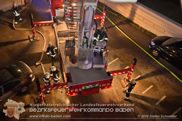 20190512 Großbrand mit gefährlichen Detonationen bei einem Autohaus im Gewerbegebiet Tribuswinkel-Oeynhausen Foto: © Stefan Schneider 20190512 Großbrand mit gefährlichen Detonationen bei einem Autohaus im Gewerbegebiet Tribuswinkel-Oeynhausen Foto: © Stefan Schneider