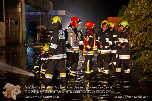 20190512 Großbrand mit gefährlichen Detonationen bei einem Autohaus im Gewerbegebiet Tribuswinkel-Oeynhausen   Foto: © Stefan Schneider