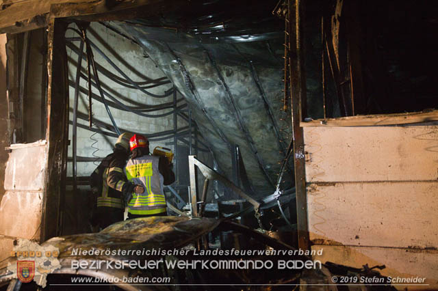 20190512 Großbrand mit gefährlichen Detonationen bei einem Autohaus im Gewerbegebiet Tribuswinkel-Oeynhausen   Foto: © Stefan Schneider