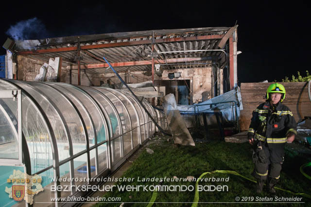 20190512 Großbrand mit gefährlichen Detonationen bei einem Autohaus im Gewerbegebiet Tribuswinkel-Oeynhausen Foto: © Stefan Schneider 20190512 Großbrand mit gefährlichen Detonationen bei einem Autohaus im Gewerbegebiet Tribuswinkel-Oeynhausen Foto: © Stefan Schneider