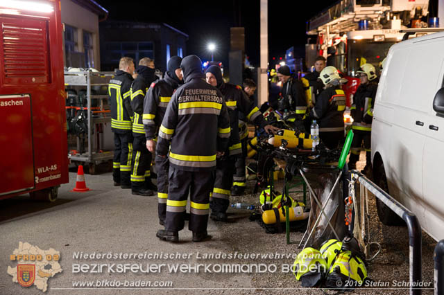 20190512 Großbrand mit gefährlichen Detonationen bei einem Autohaus im Gewerbegebiet Tribuswinkel-Oeynhausen   Foto: © Stefan Schneider