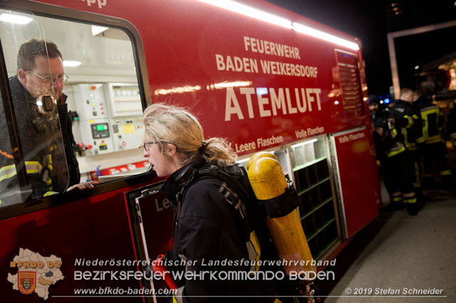 20190512 Großbrand mit gefährlichen Detonationen bei einem Autohaus im Gewerbegebiet Tribuswinkel-Oeynhausen   Foto: © Stefan Schneider