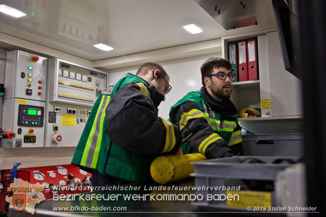 20190512 Großbrand mit gefährlichen Detonationen bei einem Autohaus im Gewerbegebiet Tribuswinkel-Oeynhausen   Foto: © Stefan Schneider