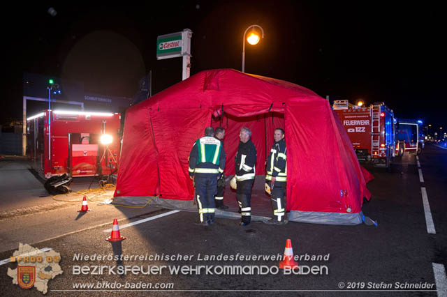 20190512 Großbrand mit gefährlichen Detonationen bei einem Autohaus im Gewerbegebiet Tribuswinkel-Oeynhausen   Foto: © Stefan Schneider