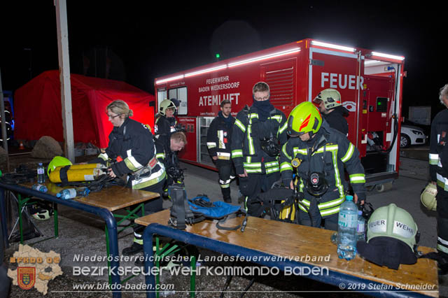 20190512 Großbrand mit gefährlichen Detonationen bei einem Autohaus im Gewerbegebiet Tribuswinkel-Oeynhausen   Foto: © Stefan Schneider