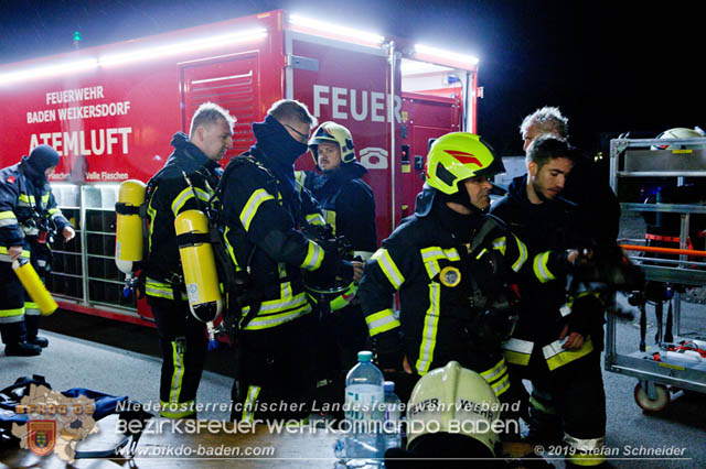 20190512 Großbrand mit gefährlichen Detonationen bei einem Autohaus im Gewerbegebiet Tribuswinkel-Oeynhausen   Foto: © Stefan Schneider