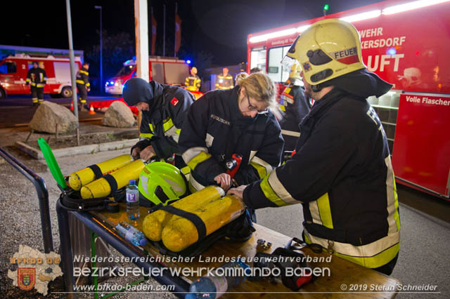 20190512 Großbrand mit gefährlichen Detonationen bei einem Autohaus im Gewerbegebiet Tribuswinkel-Oeynhausen   Foto: © Stefan Schneider