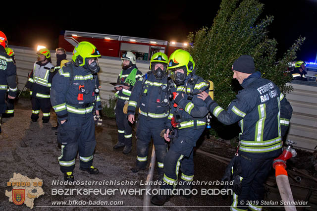 20190512 Großbrand mit gefährlichen Detonationen bei einem Autohaus im Gewerbegebiet Tribuswinkel-Oeynhausen   Foto: © Stefan Schneider