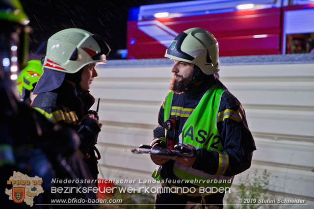 20190512 Großbrand mit gefährlichen Detonationen bei einem Autohaus im Gewerbegebiet Tribuswinkel-Oeynhausen   Foto: © Stefan Schneider