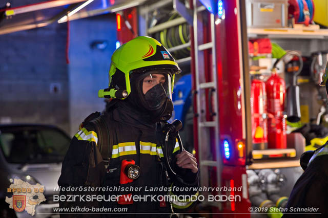 20190512 Großbrand mit gefährlichen Detonationen bei einem Autohaus im Gewerbegebiet Tribuswinkel-Oeynhausen   Foto: © Stefan Schneider