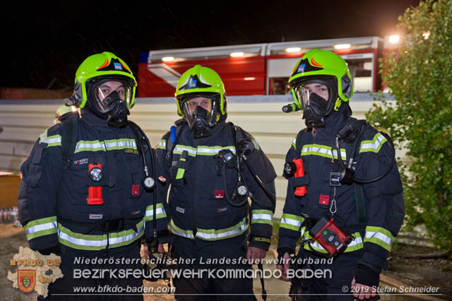 20190512 Großbrand mit gefährlichen Detonationen bei einem Autohaus im Gewerbegebiet Tribuswinkel-Oeynhausen   Foto: © Stefan Schneider