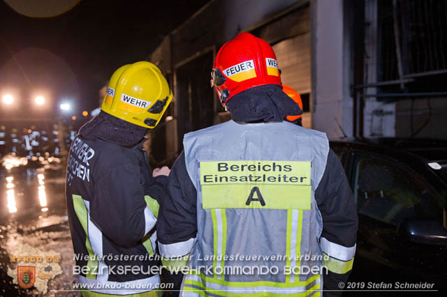 20190512 Großbrand mit gefährlichen Detonationen bei einem Autohaus im Gewerbegebiet Tribuswinkel-Oeynhausen   Foto: © Stefan Schneider