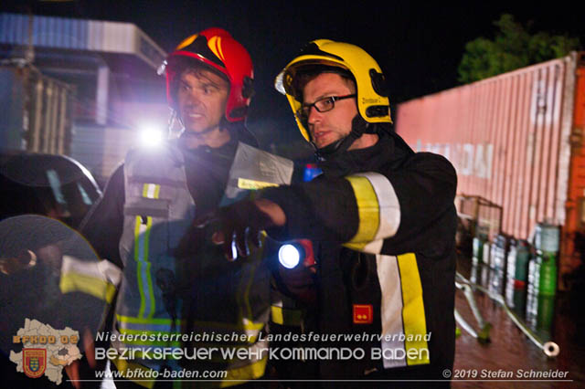 20190512 Großbrand mit gefährlichen Detonationen bei einem Autohaus im Gewerbegebiet Tribuswinkel-Oeynhausen   Foto: © Stefan Schneider