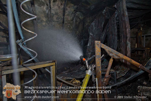 20190512 Großbrand mit gefährlichen Detonationen bei einem Autohaus im Gewerbegebiet Tribuswinkel-Oeynhausen   Foto: © Stefan Schneider