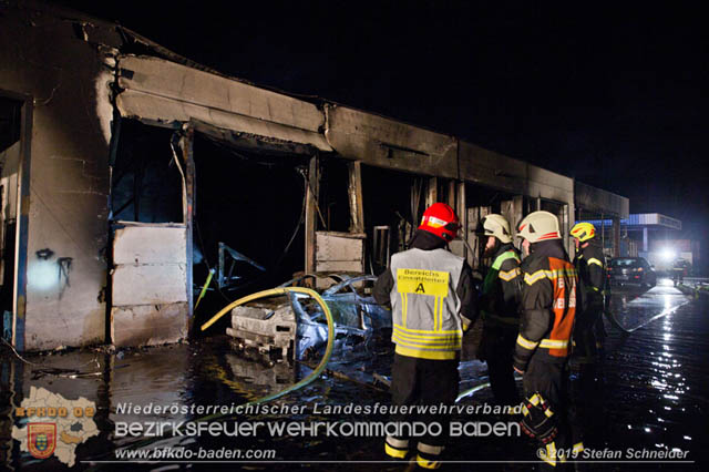 20190512 Großbrand mit gefährlichen Detonationen bei einem Autohaus im Gewerbegebiet Tribuswinkel-Oeynhausen   Foto: © Stefan Schneider