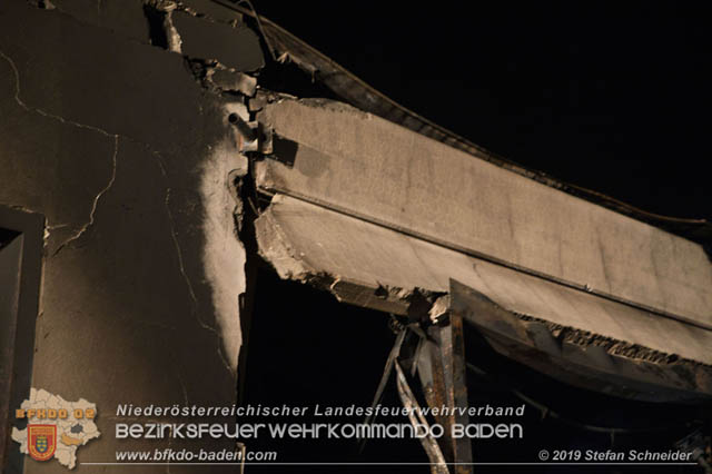 20190512 Großbrand mit gefährlichen Detonationen bei einem Autohaus im Gewerbegebiet Tribuswinkel-Oeynhausen Foto: © Stefan Schneider 20190512 Großbrand mit gefährlichen Detonationen bei einem Autohaus im Gewerbegebiet Tribuswinkel-Oeynhausen Foto: © Stefan Schneider