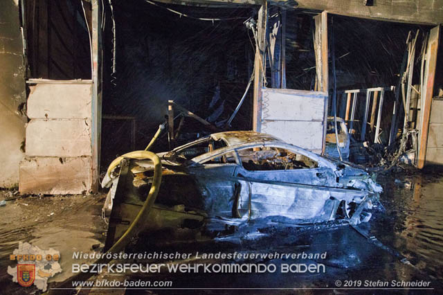 20190512 Großbrand mit gefährlichen Detonationen bei einem Autohaus im Gewerbegebiet Tribuswinkel-Oeynhausen   Foto: © Stefan Schneider