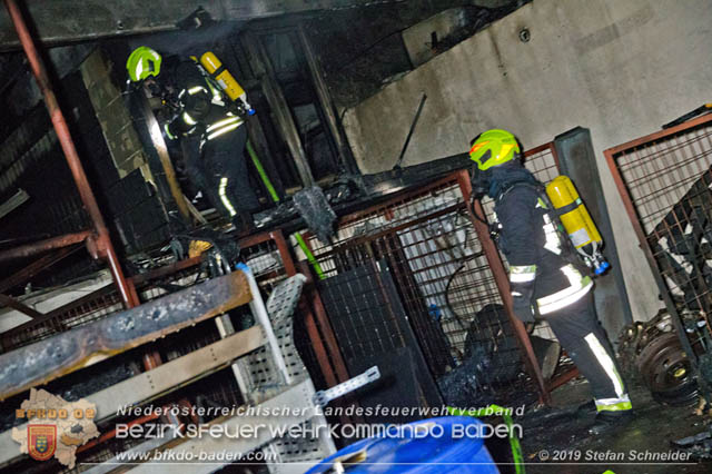 20190512 Großbrand mit gefährlichen Detonationen bei einem Autohaus im Gewerbegebiet Tribuswinkel-Oeynhausen   Foto: © Stefan Schneider