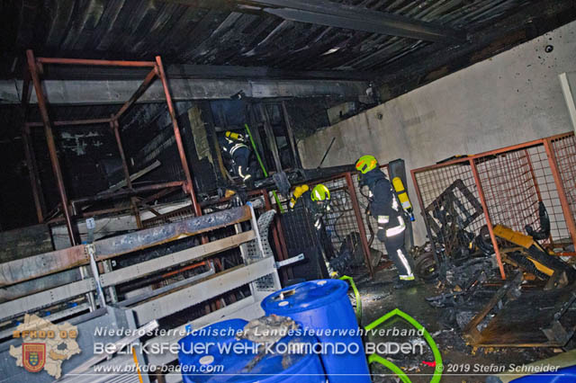 20190512 Großbrand mit gefährlichen Detonationen bei einem Autohaus im Gewerbegebiet Tribuswinkel-Oeynhausen Foto: © Stefan Schneider 20190512 Großbrand mit gefährlichen Detonationen bei einem Autohaus im Gewerbegebiet Tribuswinkel-Oeynhausen Foto: © Stefan Schneider