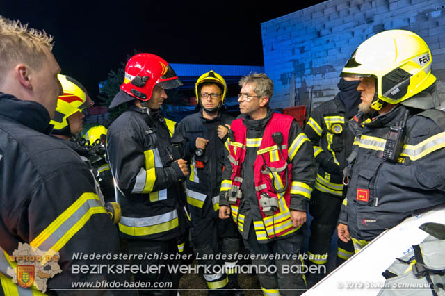 20190512 Großbrand mit gefährlichen Detonationen bei einem Autohaus im Gewerbegebiet Tribuswinkel-Oeynhausen   Foto: © Stefan Schneider