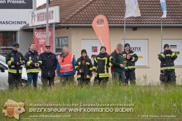 20190512 Großbrand mit gefährlichen Detonationen bei einem Autohaus im Gewerbegebiet Tribuswinkel-Oeynhausen   Foto: © Stefan Schneider