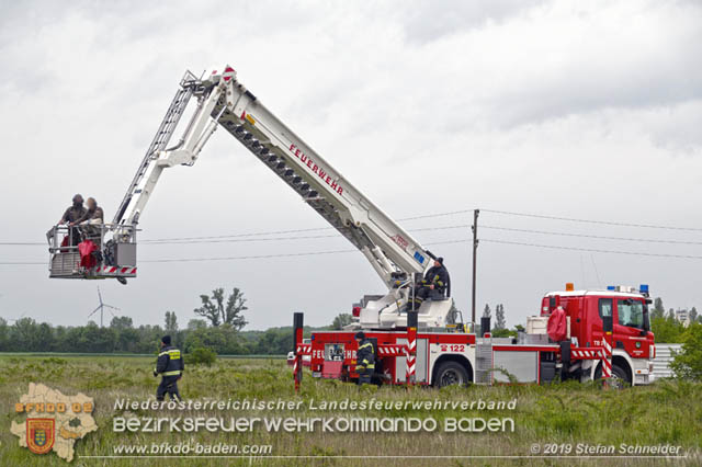 20190512 Großbrand mit gefährlichen Detonationen bei einem Autohaus im Gewerbegebiet Tribuswinkel-Oeynhausen   Foto: © Stefan Schneider