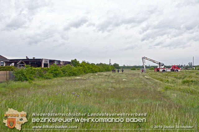 20190512 Großbrand mit gefährlichen Detonationen bei einem Autohaus im Gewerbegebiet Tribuswinkel-Oeynhausen Foto: © Stefan Schneider 20190512 Großbrand mit gefährlichen Detonationen bei einem Autohaus im Gewerbegebiet Tribuswinkel-Oeynhausen Foto: © Stefan Schneider