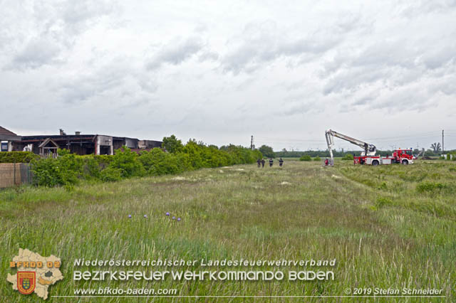 20190512 Großbrand mit gefährlichen Detonationen bei einem Autohaus im Gewerbegebiet Tribuswinkel-Oeynhausen   Foto: © Stefan Schneider