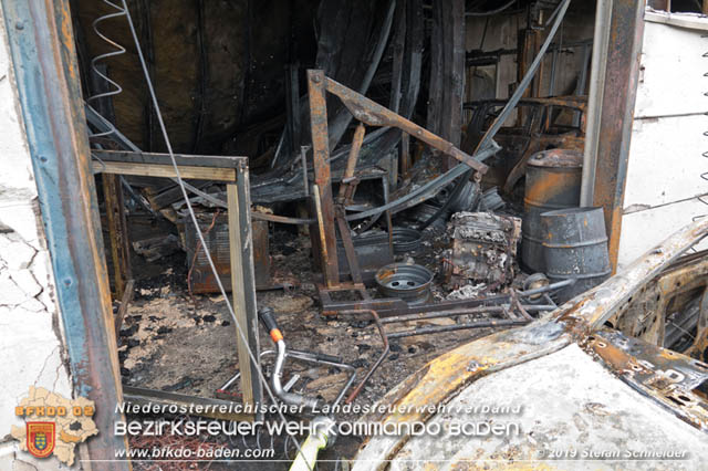 20190512 Großbrand mit gefährlichen Detonationen bei einem Autohaus im Gewerbegebiet Tribuswinkel-Oeynhausen   Foto: © Stefan Schneider