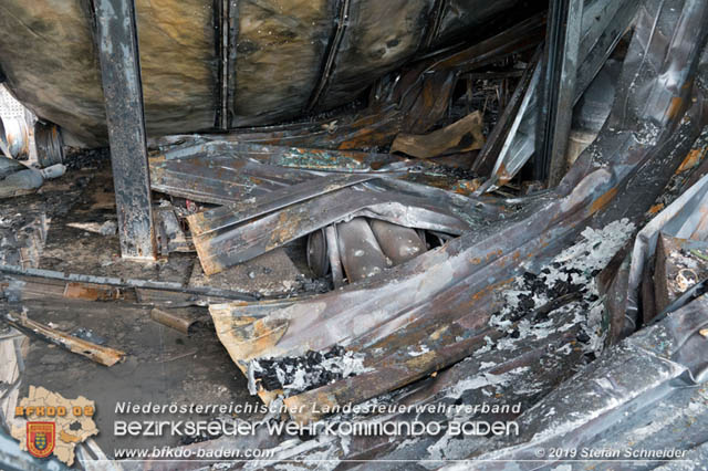 20190512 Großbrand mit gefährlichen Detonationen bei einem Autohaus im Gewerbegebiet Tribuswinkel-Oeynhausen Foto: © Stefan Schneider 20190512 Großbrand mit gefährlichen Detonationen bei einem Autohaus im Gewerbegebiet Tribuswinkel-Oeynhausen Foto: © Stefan Schneider