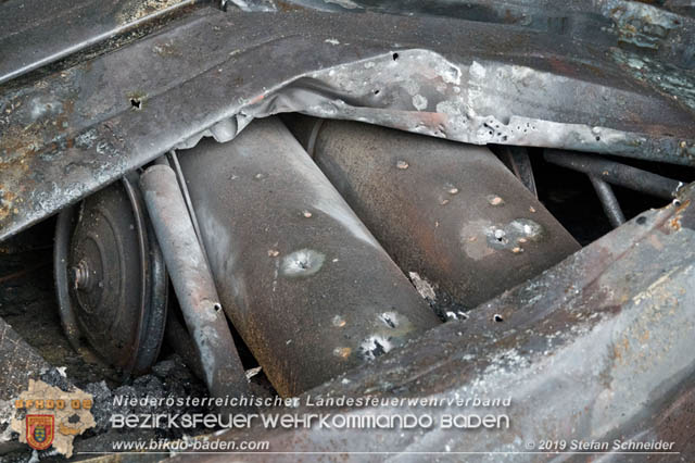 20190512 Großbrand mit gefährlichen Detonationen bei einem Autohaus im Gewerbegebiet Tribuswinkel-Oeynhausen   Foto: © Stefan Schneider