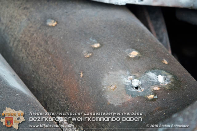 20190512 Großbrand mit gefährlichen Detonationen bei einem Autohaus im Gewerbegebiet Tribuswinkel-Oeynhausen Foto: © Stefan Schneider 20190512 Großbrand mit gefährlichen Detonationen bei einem Autohaus im Gewerbegebiet Tribuswinkel-Oeynhausen Foto: © Stefan Schneider