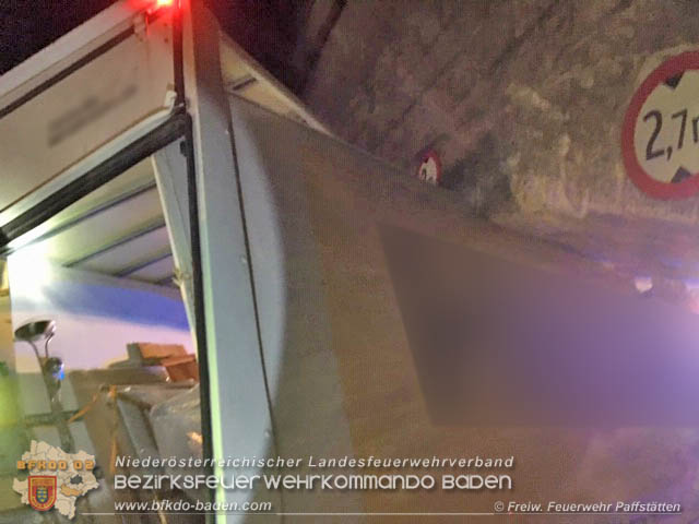 20190518 Fahrzeugbergung in Pfaffst�tten Ein�dstra�e  Foto: � Freiwillige Feuerwehr Pfaffst�tten